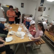 2022.03.26. - A Szlovák Óvoda óvodásainak látogatása a pék tanműhelyünkbe_09