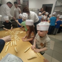 2022.03.26. - A Szlovák Óvoda óvodásainak látogatása a pék tanműhelyünkbe_22