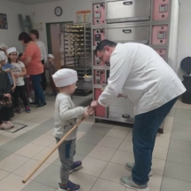 2022.03.26. - A Szlovák Óvoda óvodásainak látogatása a pék tanműhelyünkbe_47