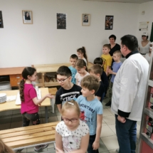 2022.04.09. - Magvető Általános Iskola és Óvoda iskolásainak látogatása a pék tanműhelyünkbe_01