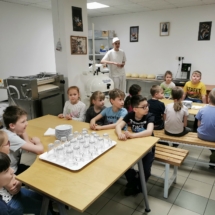 2022.04.09. - Magvető Általános Iskola és Óvoda iskolásainak látogatása a pék tanműhelyünkbe_02