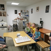 2022.04.09. - Magvető Általános Iskola és Óvoda iskolásainak látogatása a pék tanműhelyünkbe_05