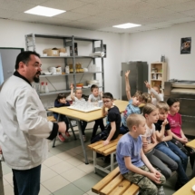 2022.04.09. - Magvető Általános Iskola és Óvoda iskolásainak látogatása a pék tanműhelyünkbe_06