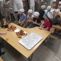 2022.04.09. - Magvető Általános Iskola és Óvoda iskolásainak látogatása a pék tanműhelyünkbe_40