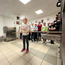 2022.04.09. - Magvető Általános Iskola és Óvoda iskolásainak látogatása a pék tanműhelyünkbe_62