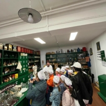 2022.04.09. - Magvető Általános Iskola és Óvoda iskolásainak látogatása a pék tanműhelyünkbe_65
