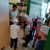 2022.05.08. - A Belvárosi Óvoda Katica csoportjának látogatása a pék tanműhelyünkbe_23