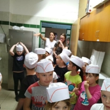 2022.05.08. - A Belvárosi Óvoda Katica csoportjának látogatása a pék tanműhelyünkbe_24