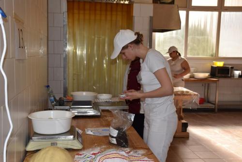 2024.03.12. - Pék - cukrász Szakma Kiváló Tanulója Verseny - Péktermékek elkészítése_11