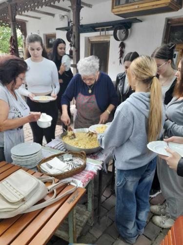 2024.05.16. - 9.D osztály Látogatása a Frankó Tanya és Haluskaházba_12